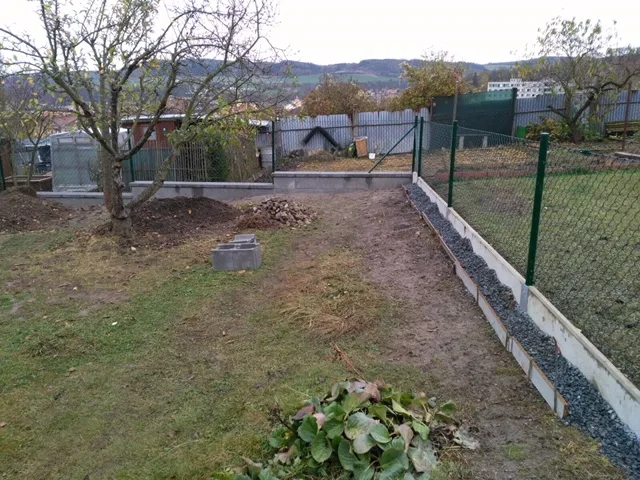 Stavba plotu