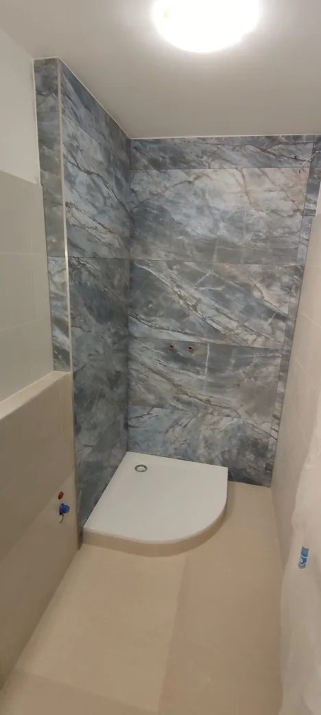 Rekonstrukce koupelny, výměna vany za sprchový kout