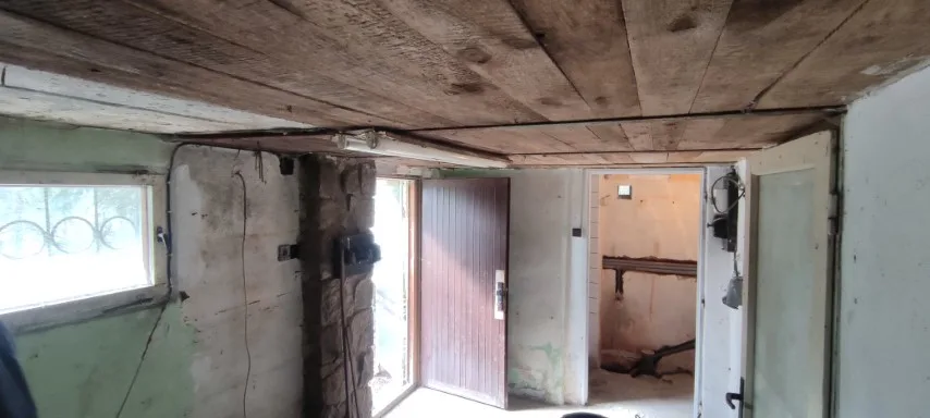 Rekonstrukce (částečná) chaty — fotografie 1